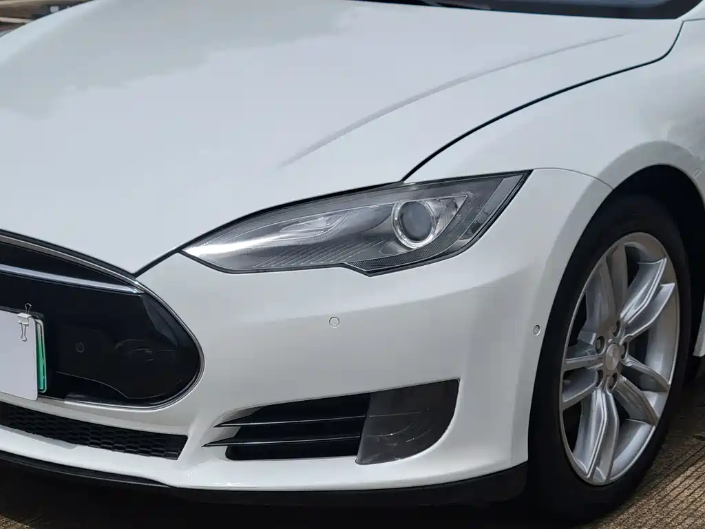 Tesla Model S — миниатюра 4