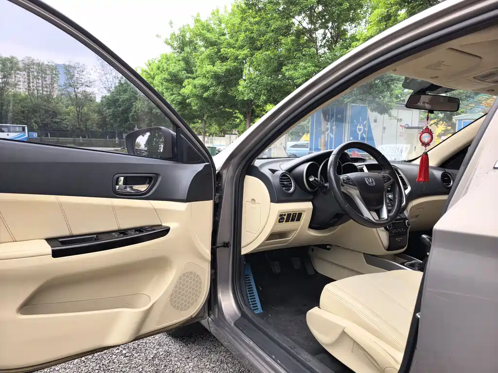 Changan Eado 2015 1.6L MT Luxury V
