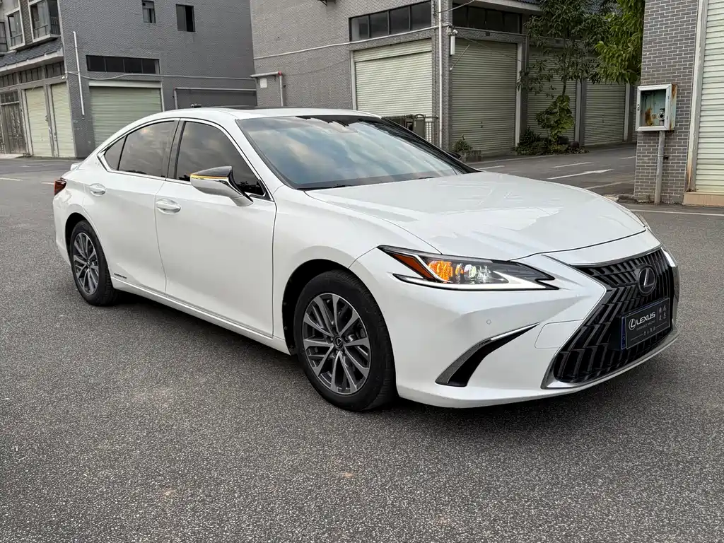 Lexus ES 2022