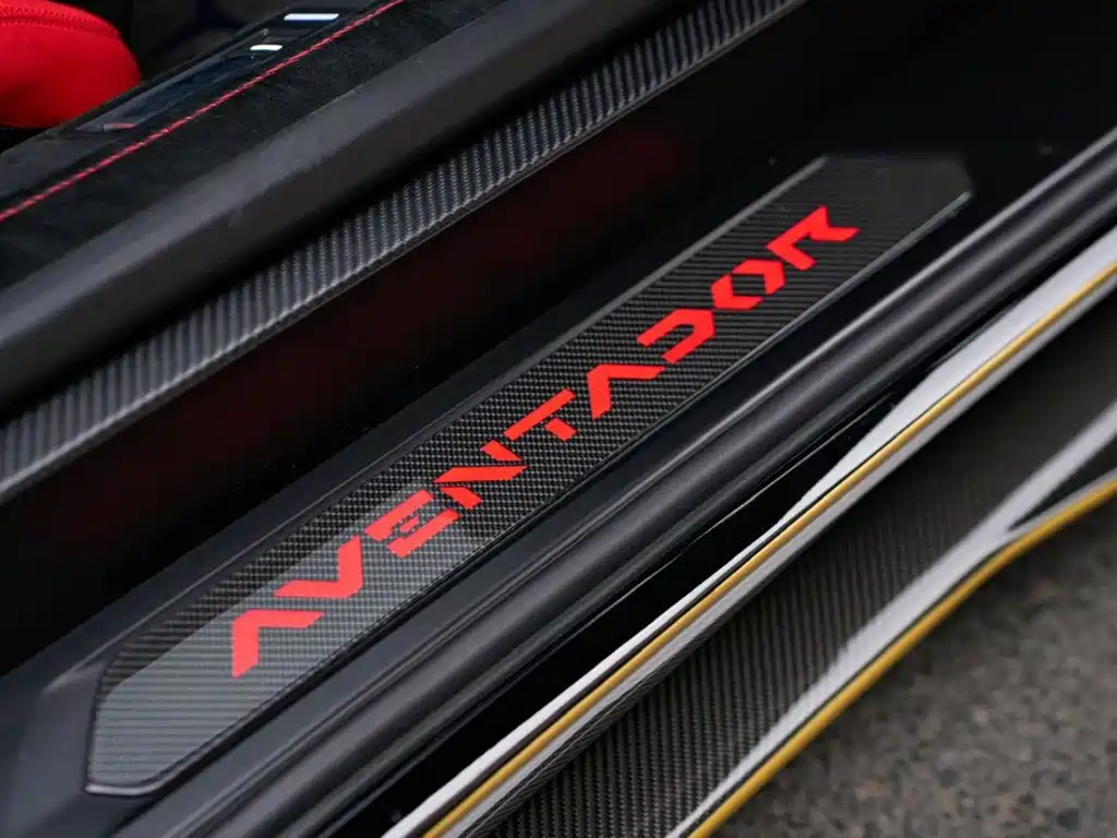 Lamborghini Aventador — миниатюра 13