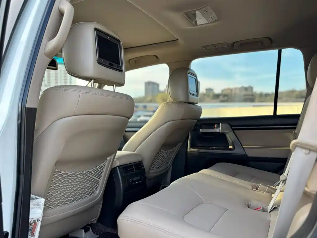 Toyota Land Cruiser 2011 5.7L AT