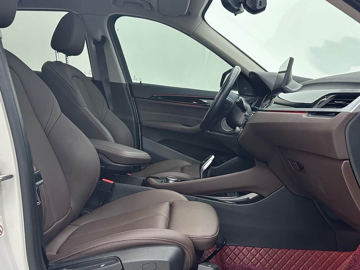 BMW X1 1.5 л 2022 г. Белый, пробег 27599 км