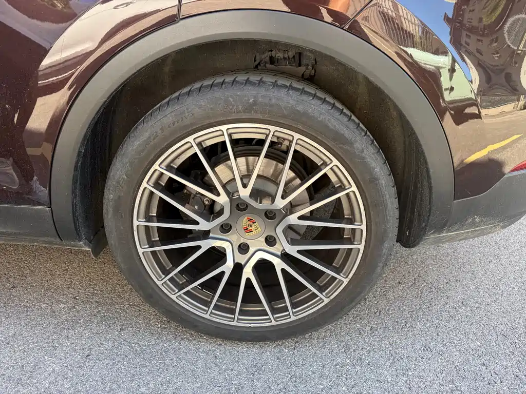 Porsche Cayenne — миниатюра 6