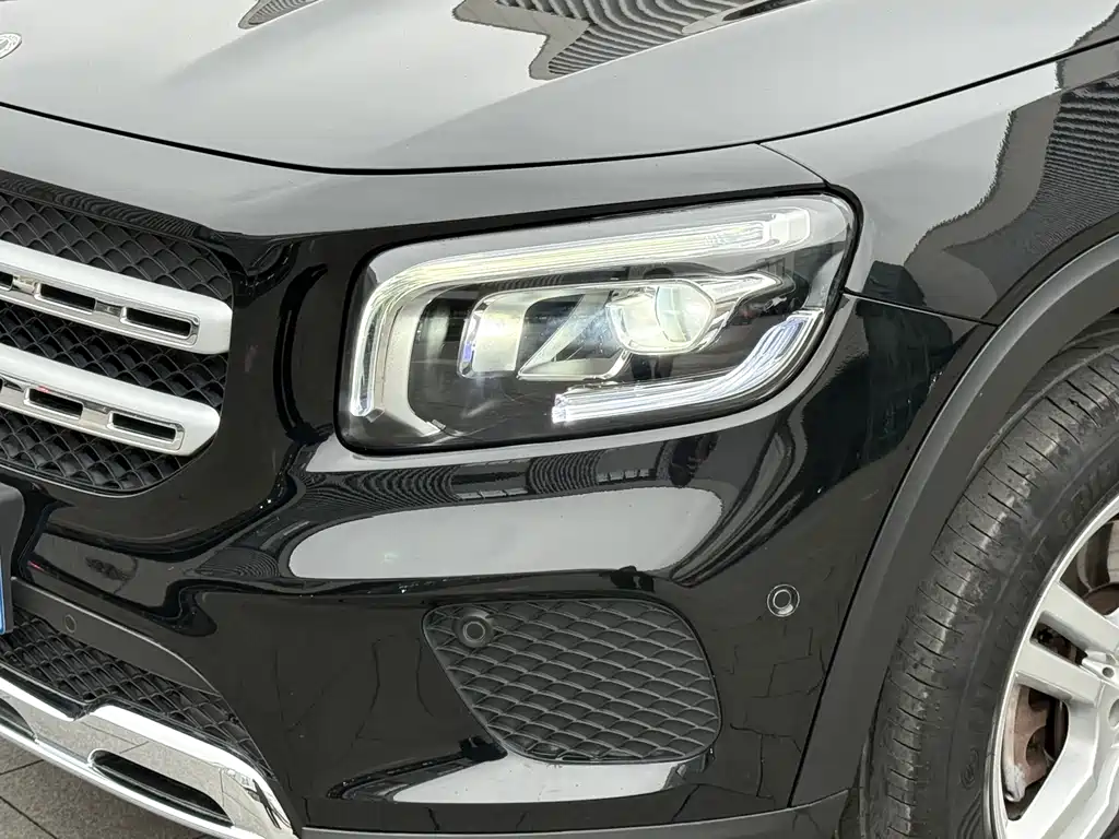 MERCEDES-BENZ GLB