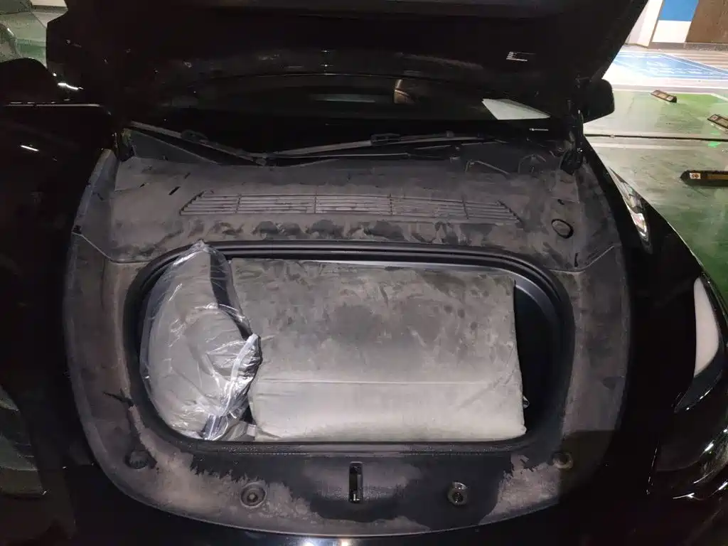 Tesla Model Y — миниатюра 21