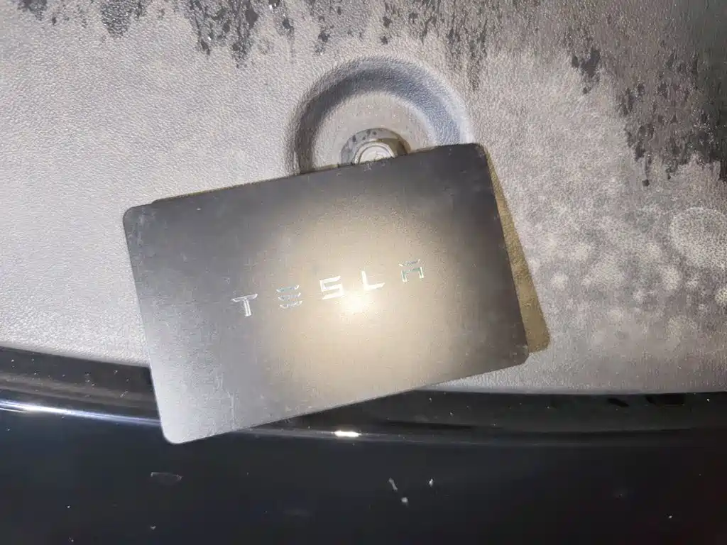 Tesla Model Y — миниатюра 9
