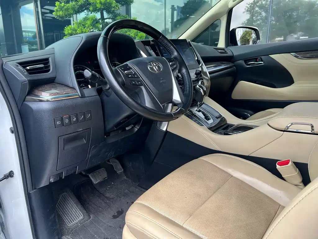 Toyota Vellfire — миниатюра 2