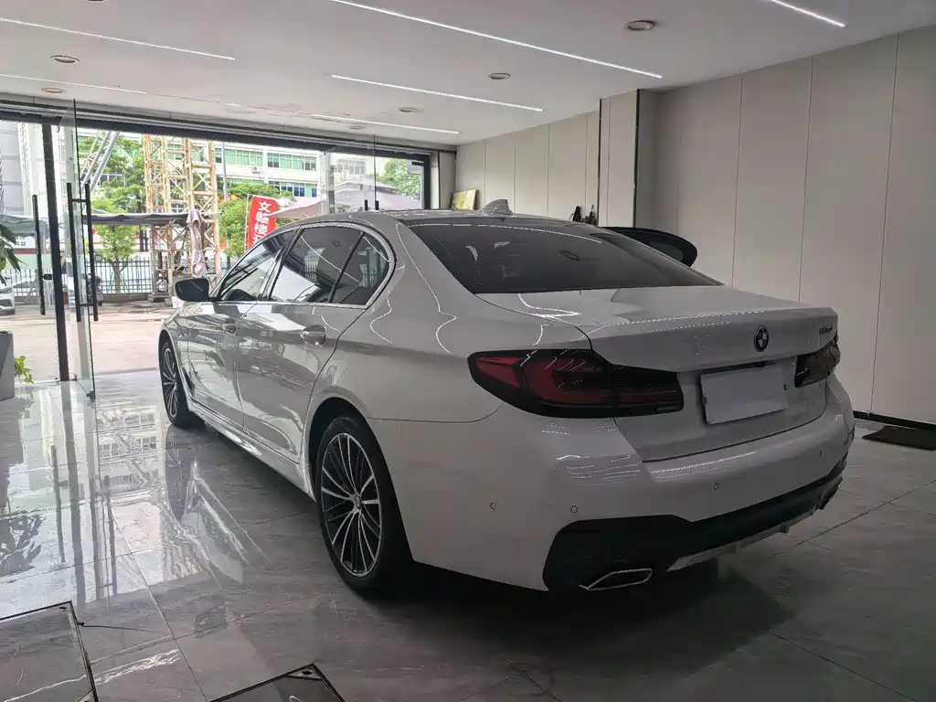 BMW 5 Series — миниатюра 6