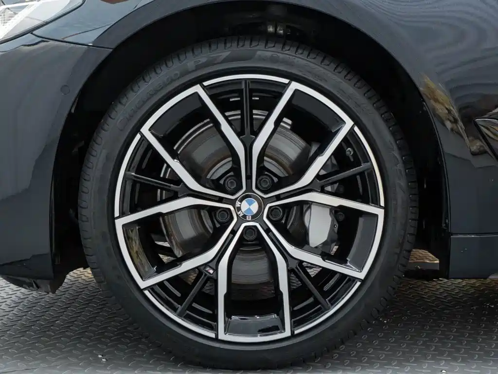 BMW 5 Series — миниатюра 10