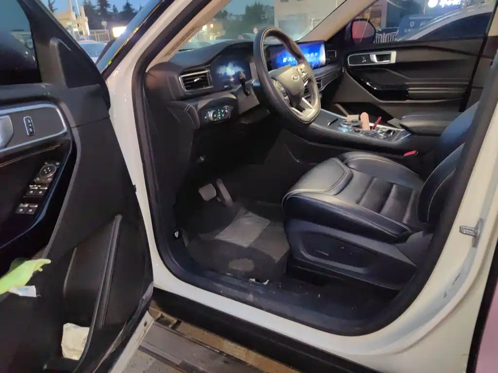 Ford Explorer — миниатюра 12