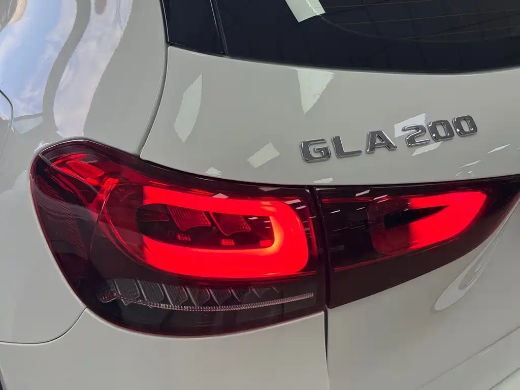 Mercedes-Benz GLA — миниатюра 12