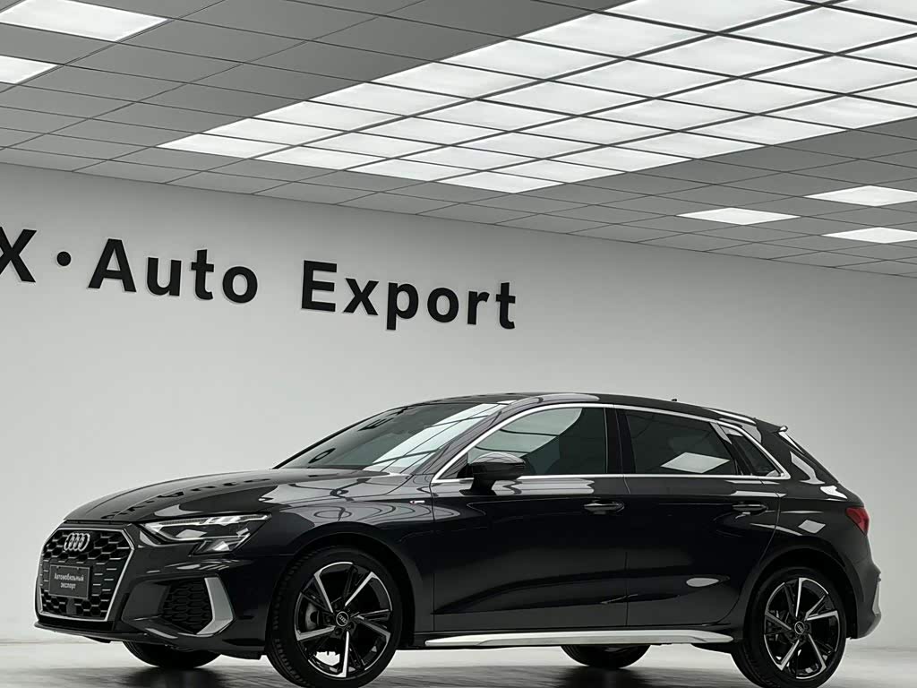 Audi A3 1.4 л 2023 г. Чёрный, пробег 20000 км