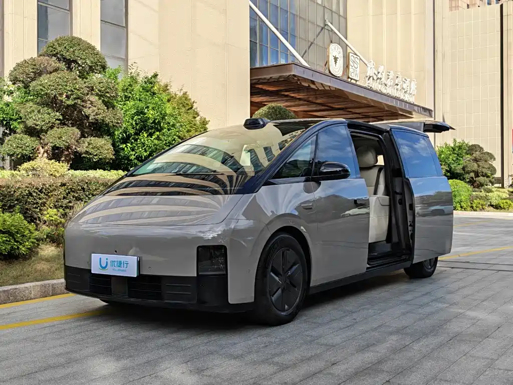 Li Auto Li MEGA — миниатюра 2