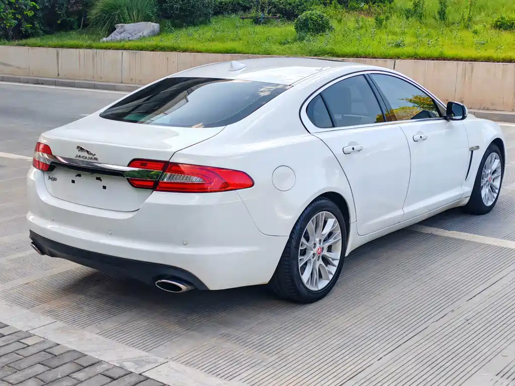 Jaguar XF — миниатюра 7