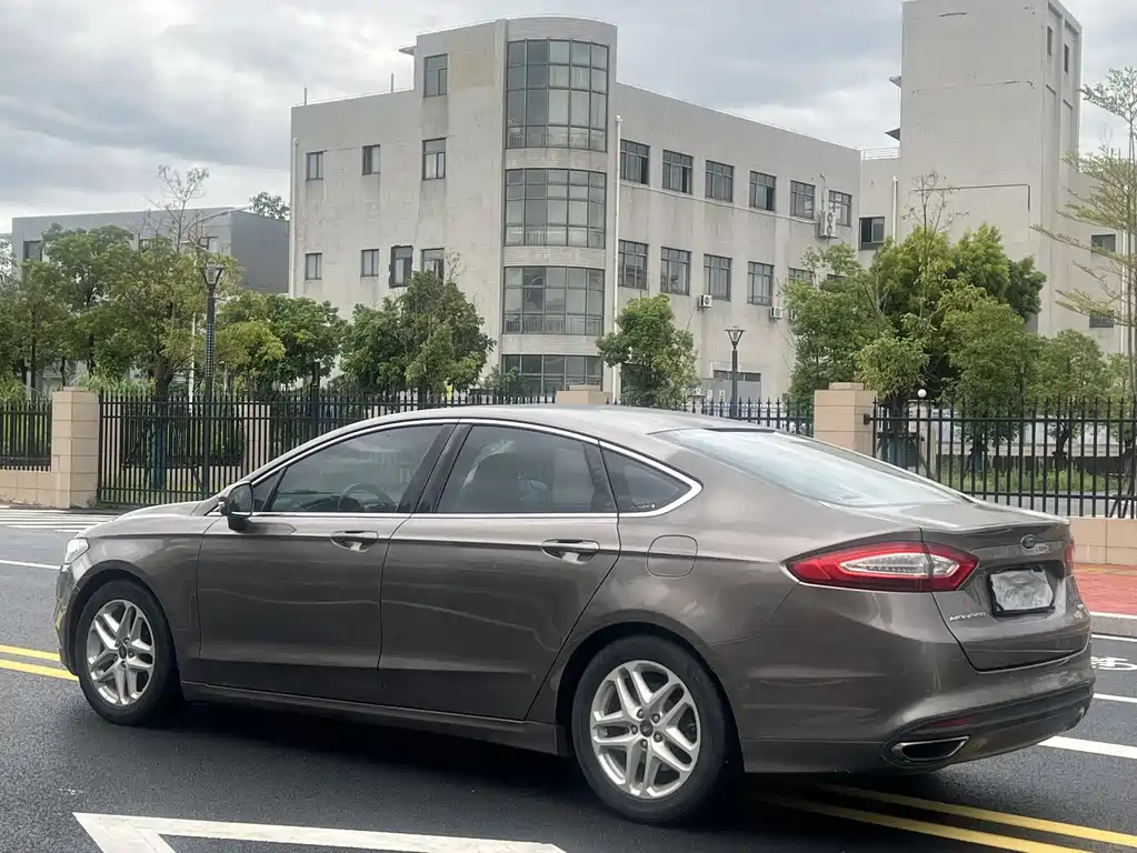 Ford Mondeo — миниатюра 7