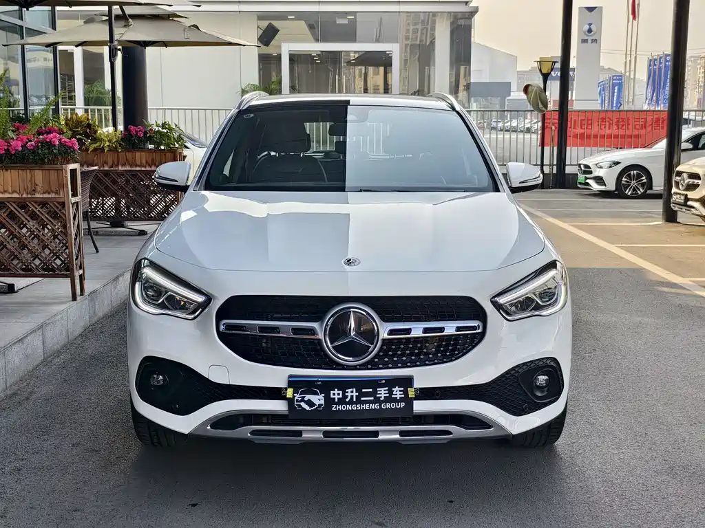 MERCEDES-BENZ GLA