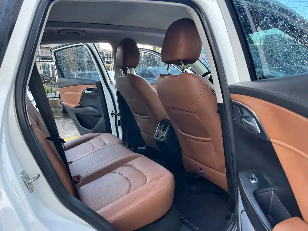 Borgward BX7 — миниатюра 10