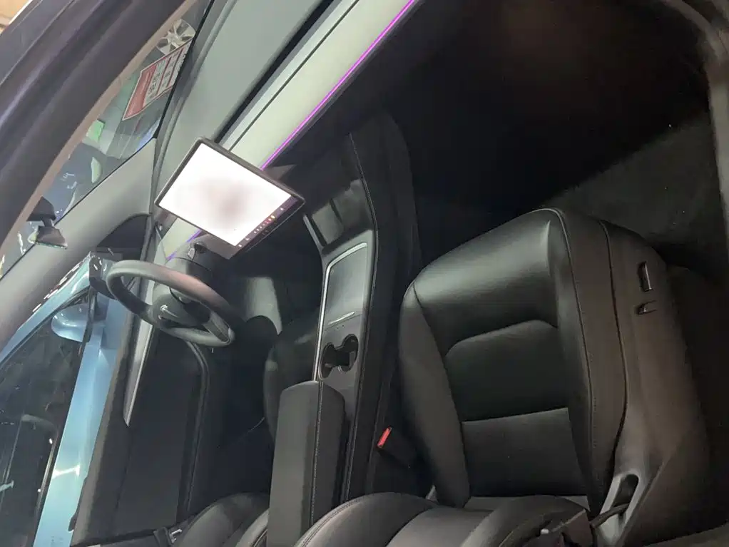 Tesla Model Y — миниатюра 14