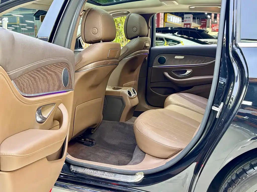 Mercedes-Benz E-Class — миниатюра 9