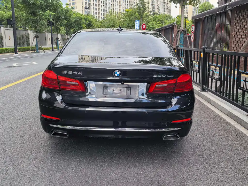 BMW 5 Series New Energy — миниатюра 5