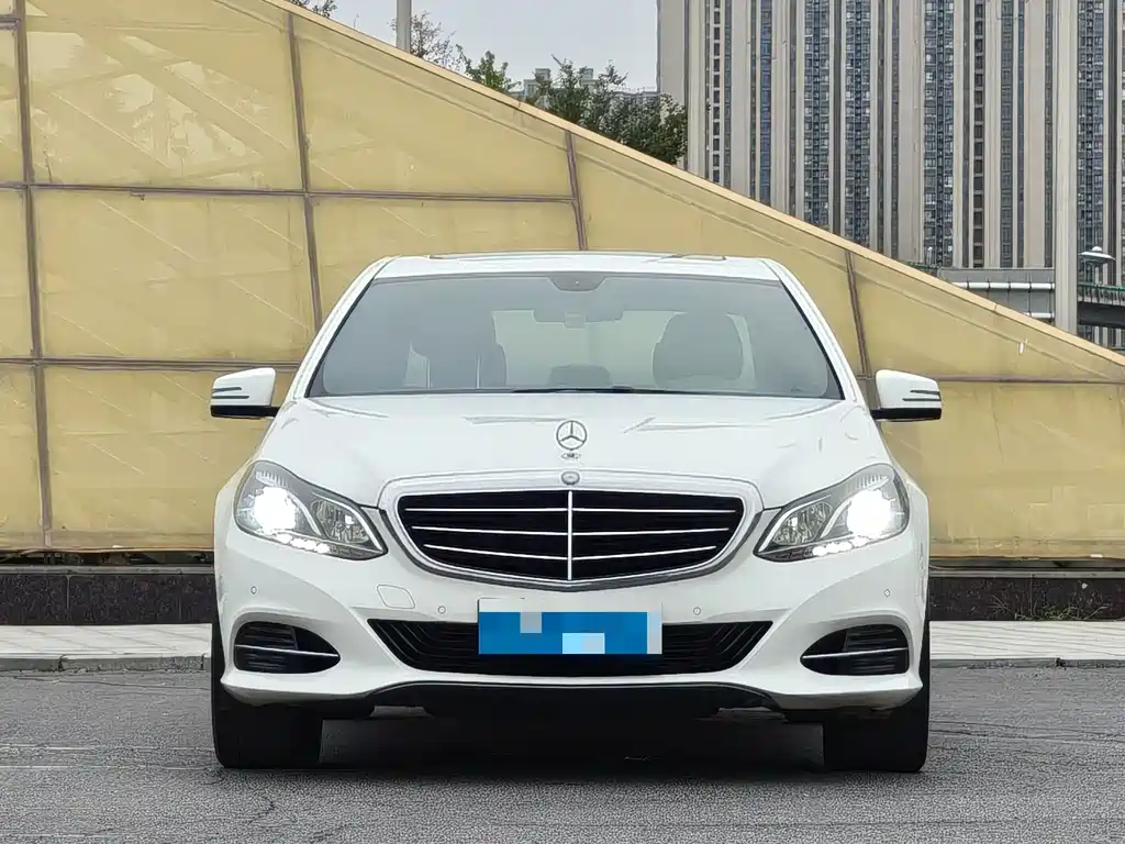 Mercedes-Benz E-Class — миниатюра 2