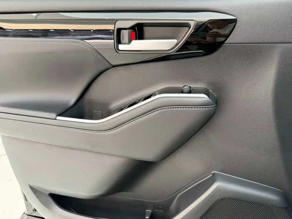 Toyota Highlander — миниатюра 16