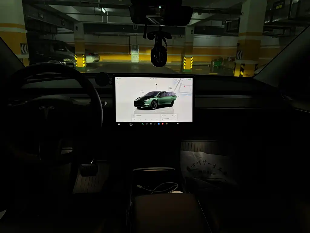 Tesla Model Y — миниатюра 6