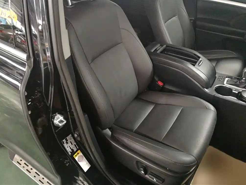 TOYOTA HIGHLANDER