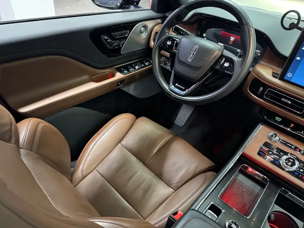 Lincoln Aviator — миниатюра 15