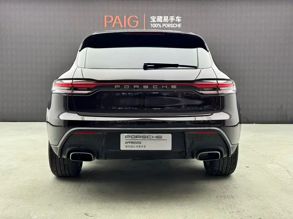 PORSCHE MACAN