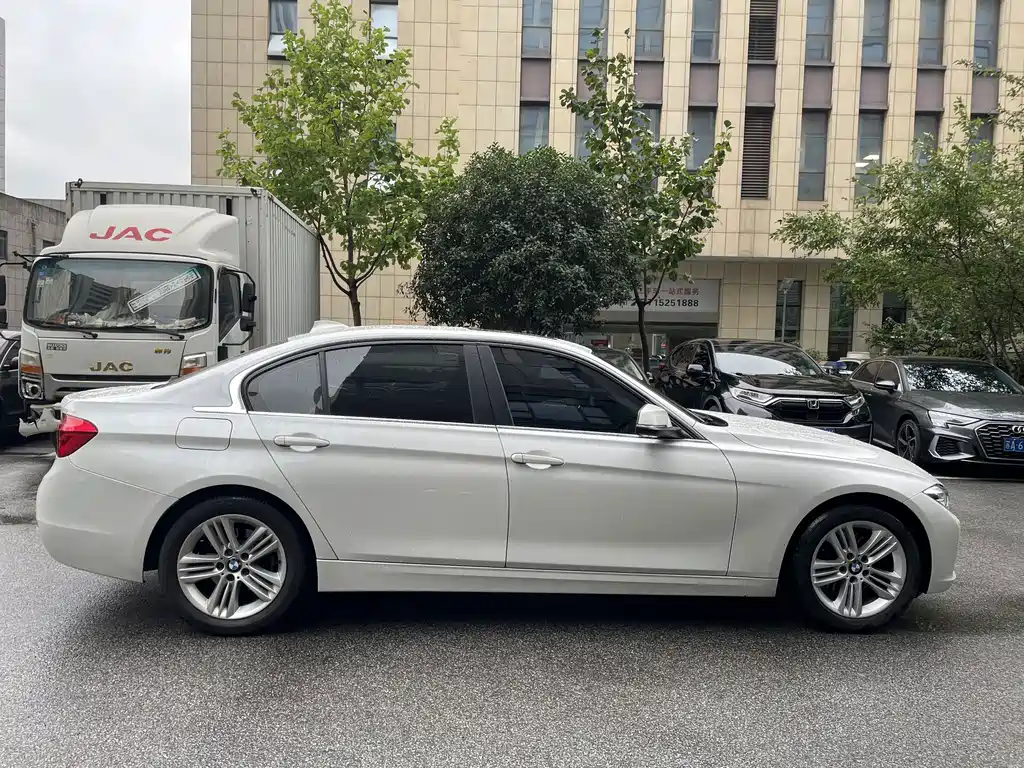 BMW 3 Series — миниатюра 7