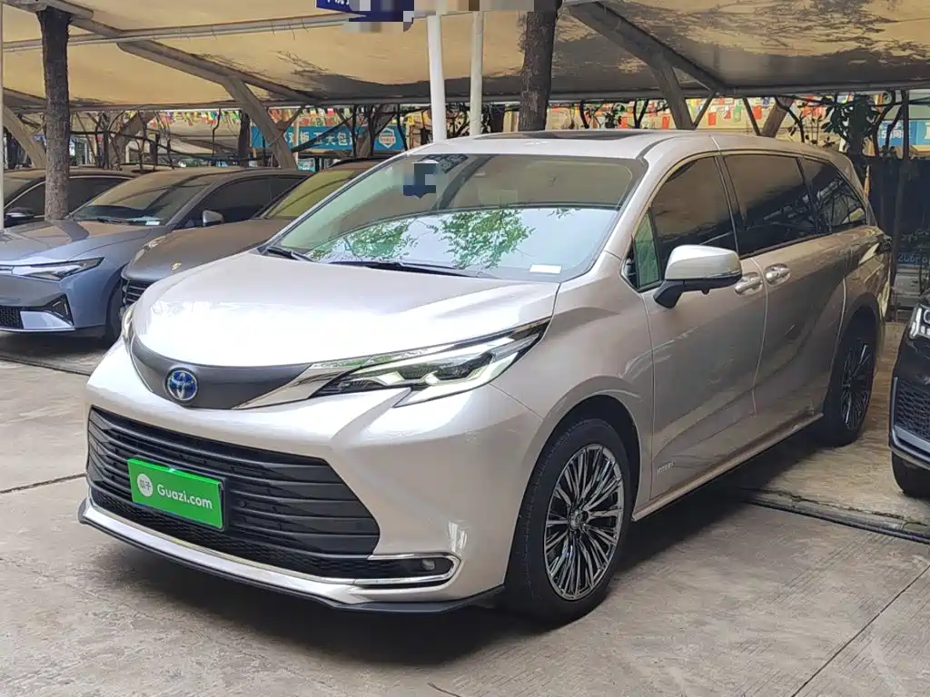Toyota Sienna — миниатюра 2