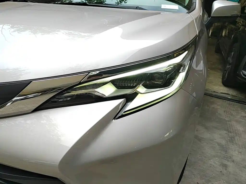 Toyota Sienna — миниатюра 24
