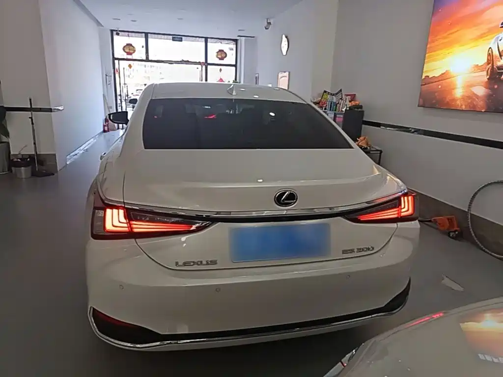 Lexus ES — миниатюра 6