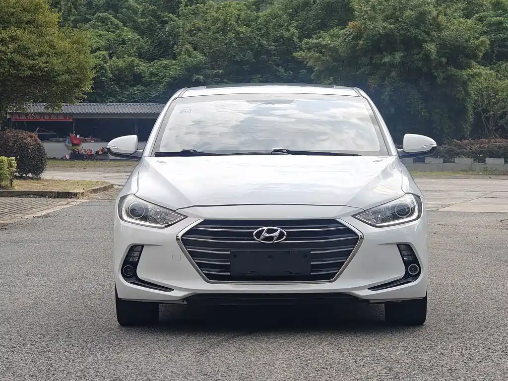 Hyundai Elantra — миниатюра 3