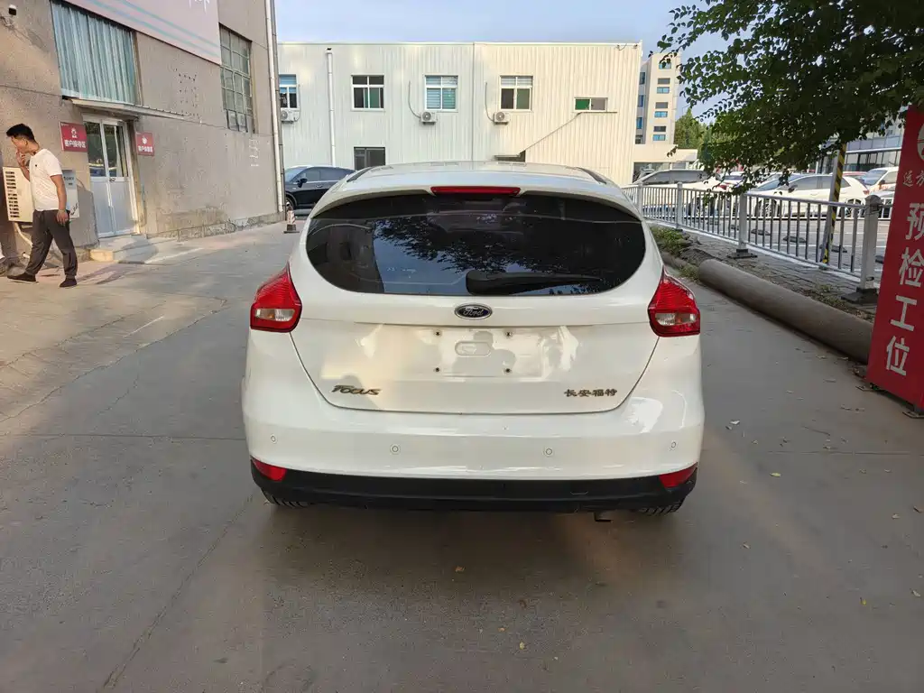 Ford Focus — миниатюра 4