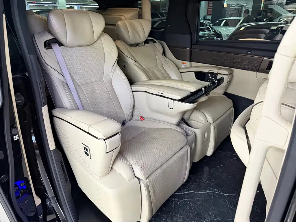 Toyota Alphard — миниатюра 16