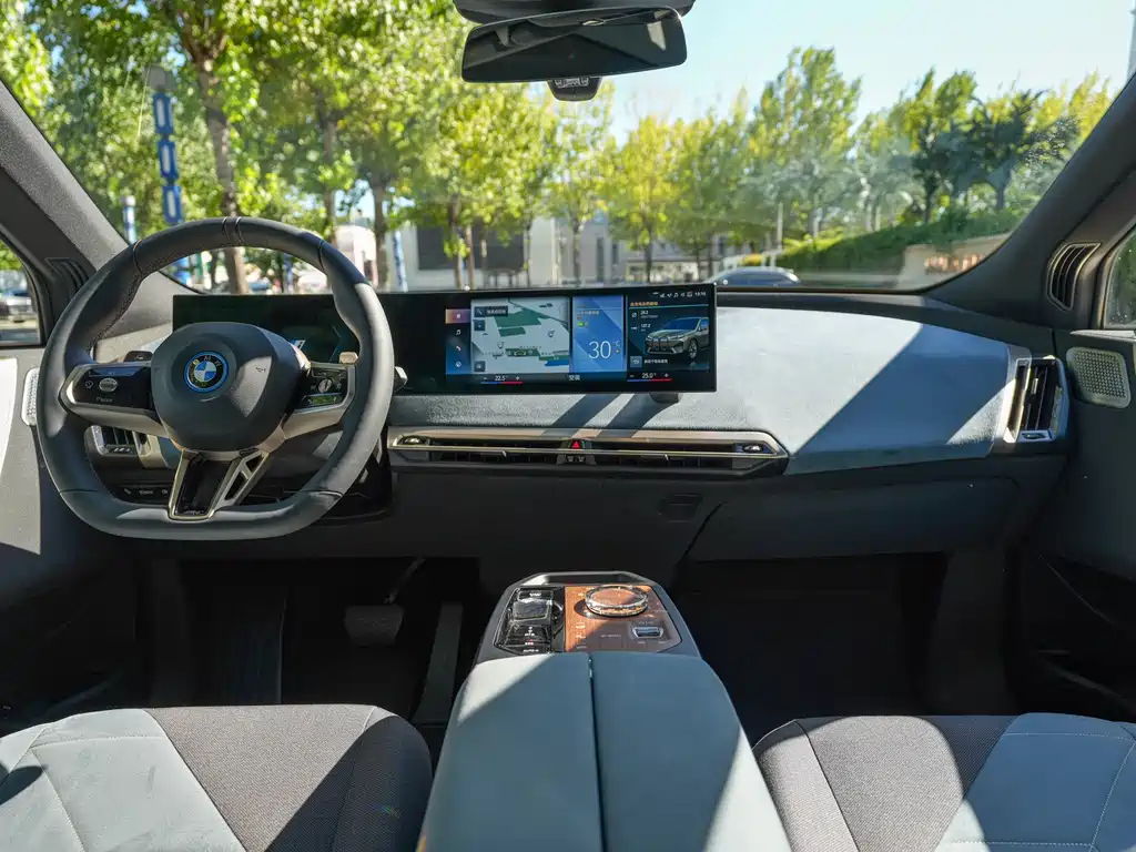 BMW iX M60 — миниатюра 12