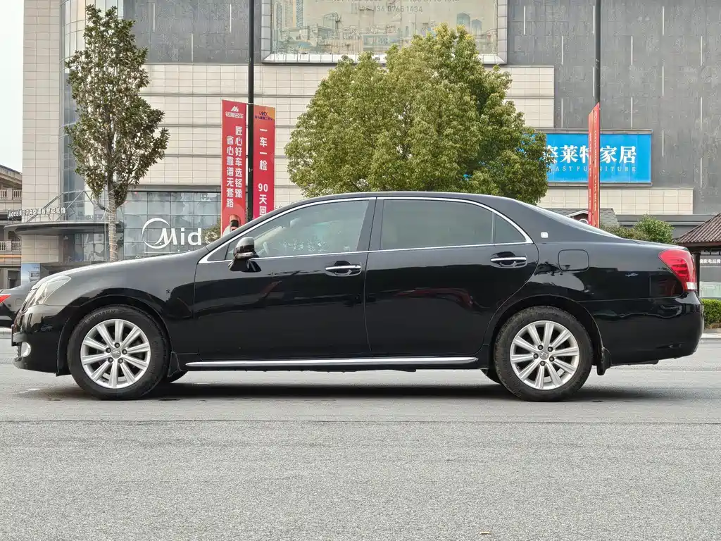 Toyota Crown — миниатюра 4