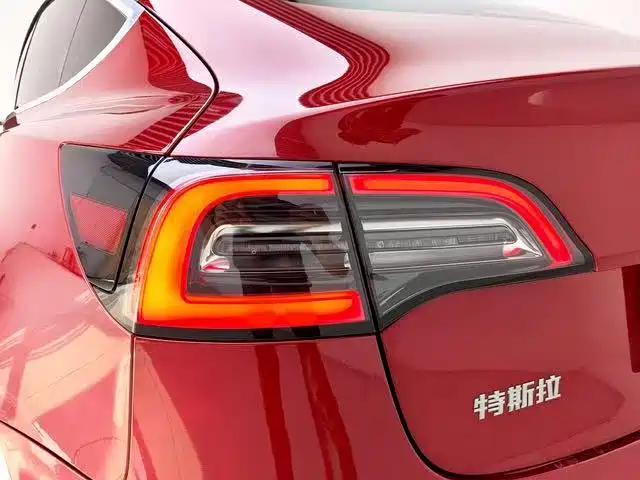 Tesla Model 3 — миниатюра 15