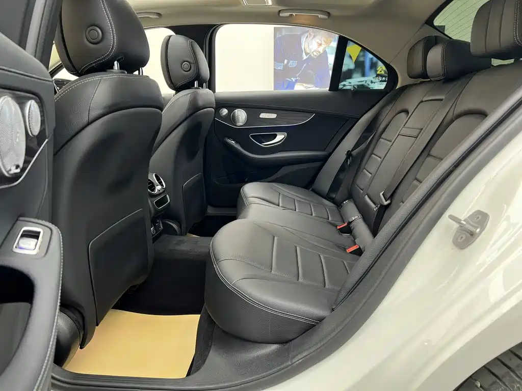 Mercedes-Benz C-Class — миниатюра 13
