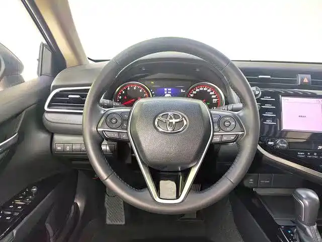 Toyota Camry — миниатюра 14