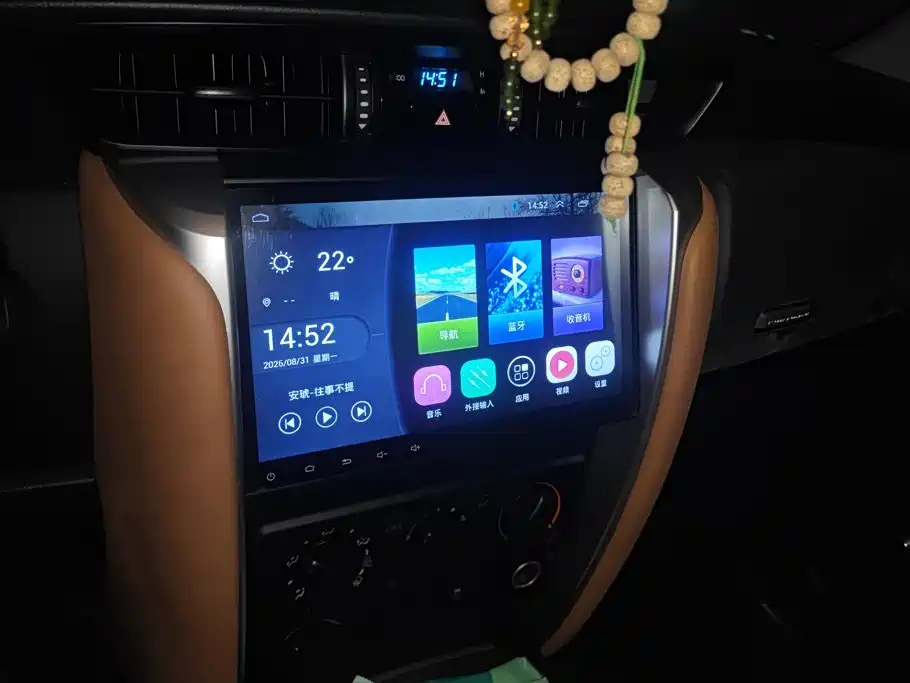 Toyota Fortuner — миниатюра 13