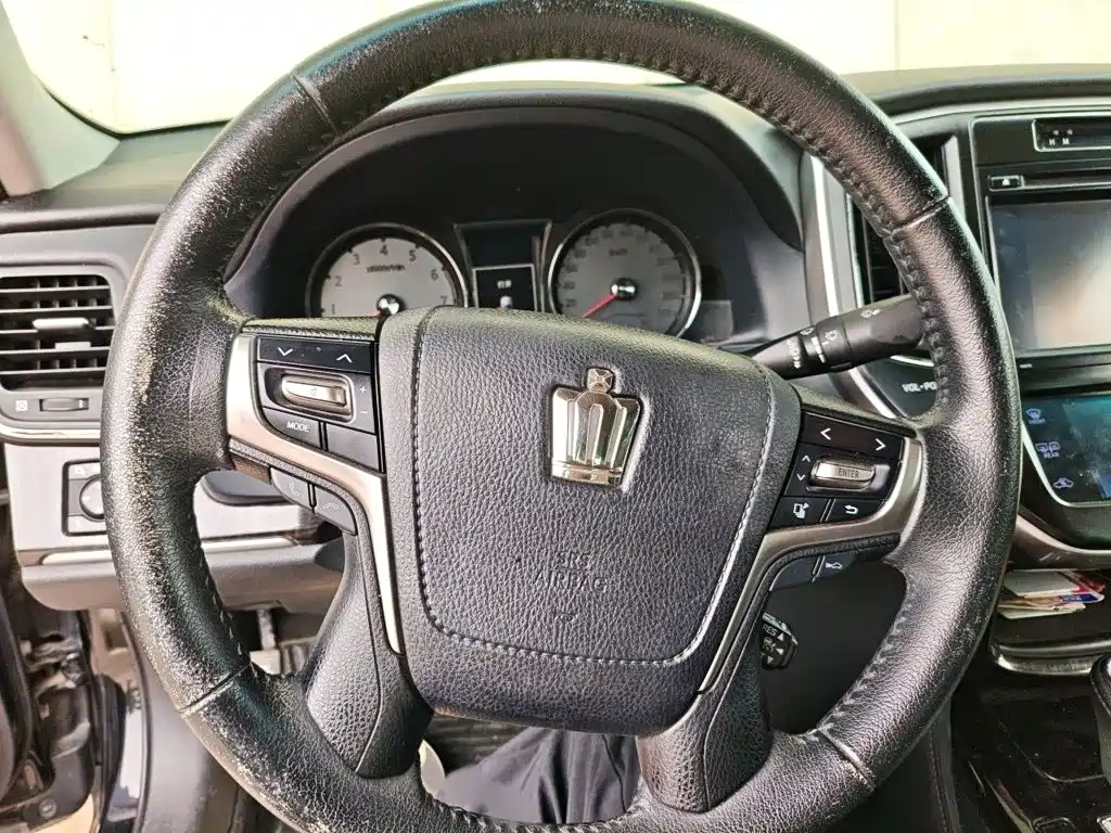 Toyota Crown — миниатюра 3