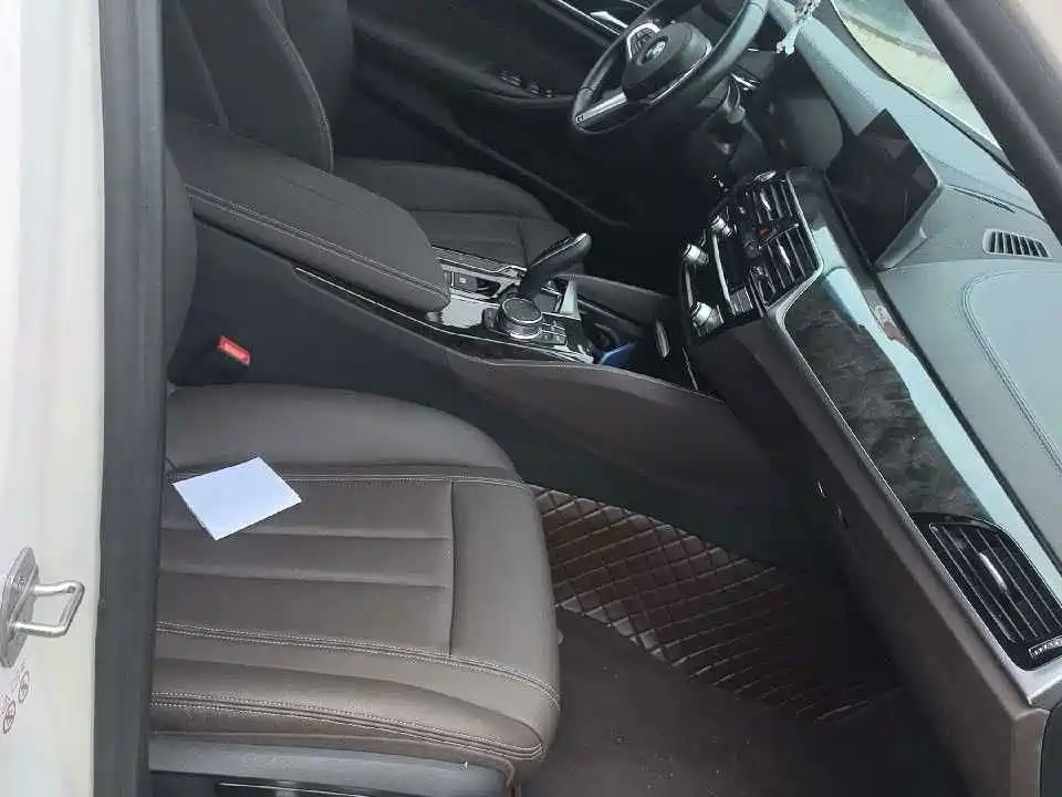 BMW 5 Series — миниатюра 6