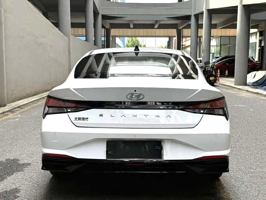 Hyundai Elantra — миниатюра 6