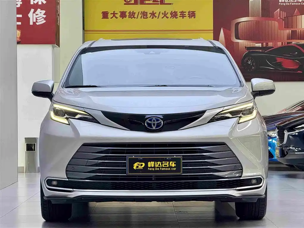 Toyota Sienna — миниатюра 4