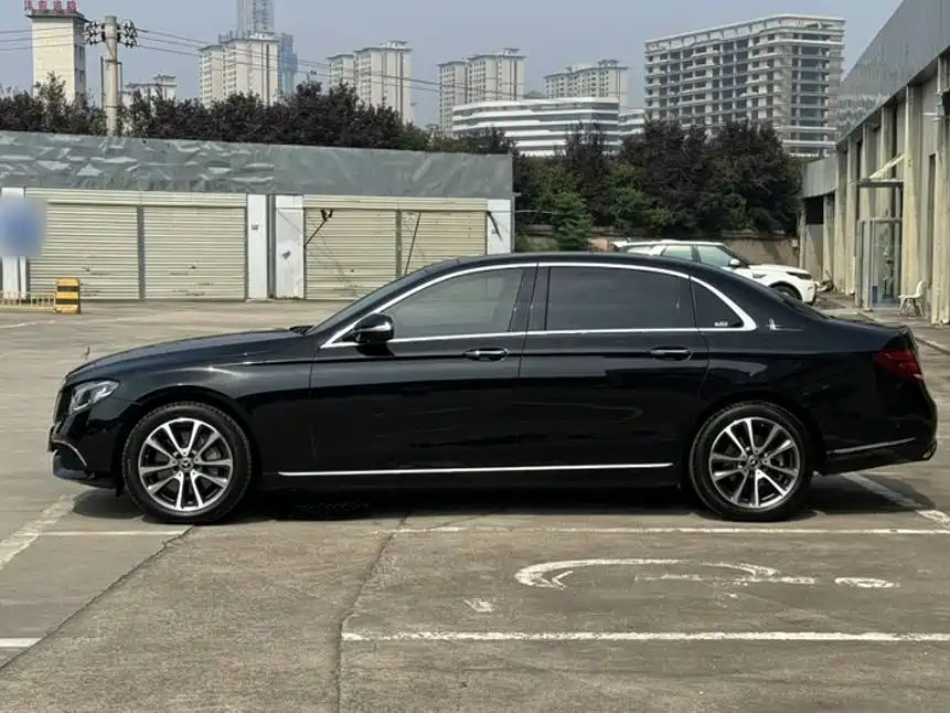 Mercedes-Benz E-Class — миниатюра 7