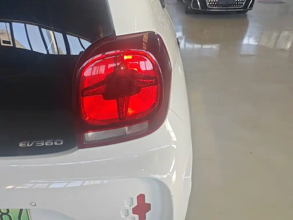 Roewe Clever — миниатюра 7