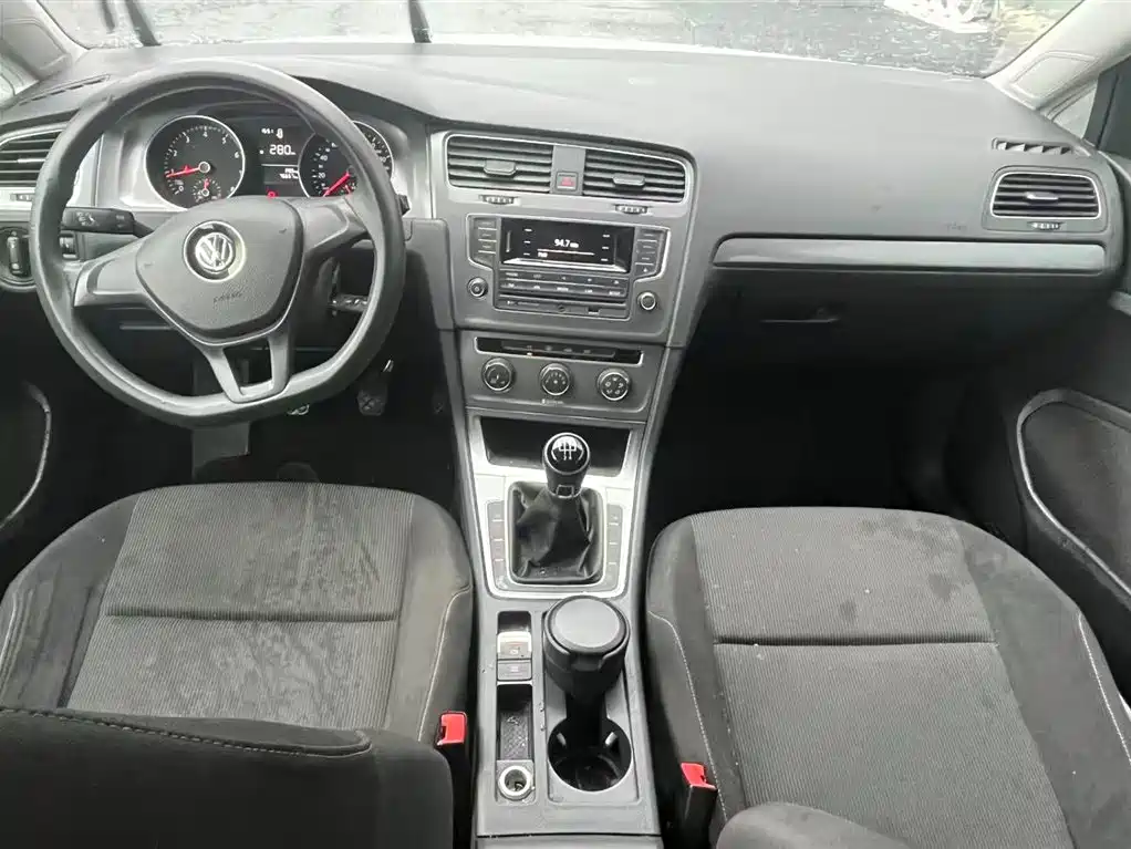 Volkswagen Golf 2016 1.6L MT Fashion